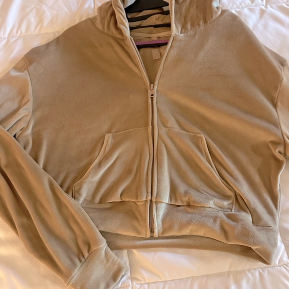 Women's SKIMS Velour Hoodie Size L color Honey.  Like new wore one hour. - Picture 4 of 6